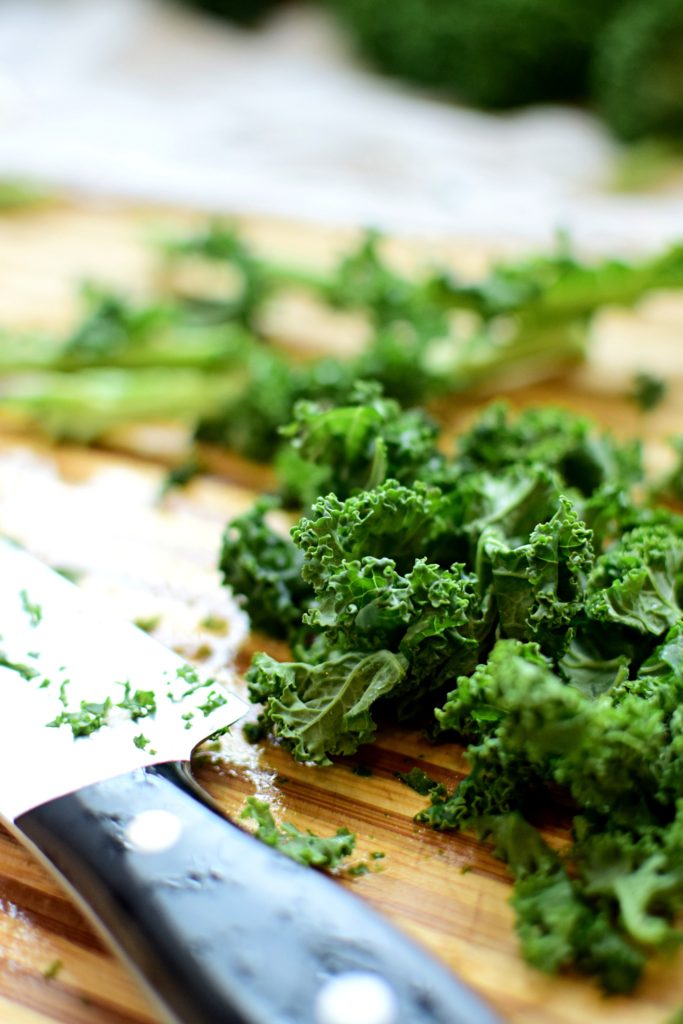 One of the ingredients for a vegetarian pasta recipe includes fresh kale